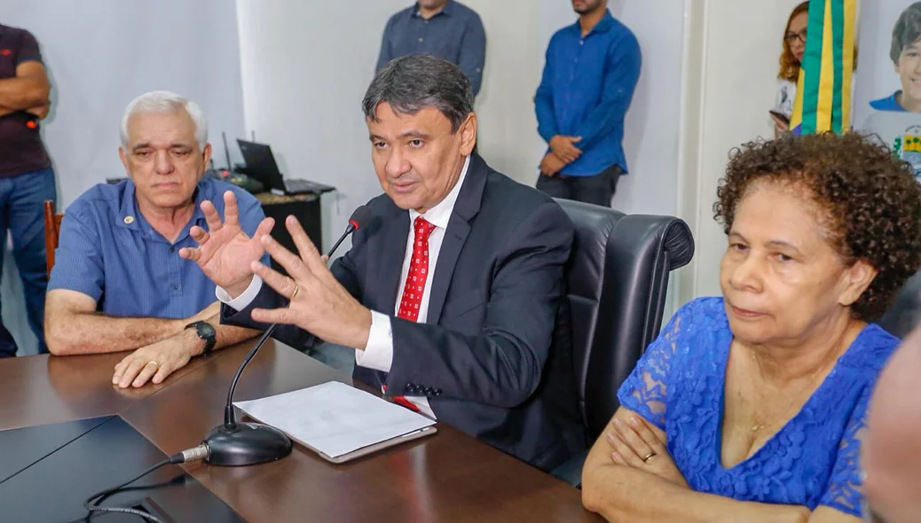 Wellington Dias em reunião no Palácio de Karnak