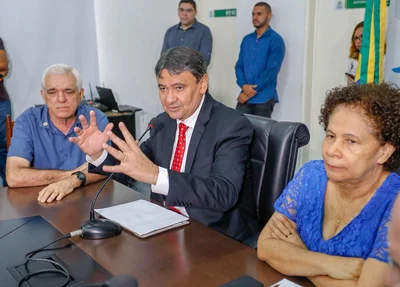 Wellington Dias em reunião no Palácio de Karnak