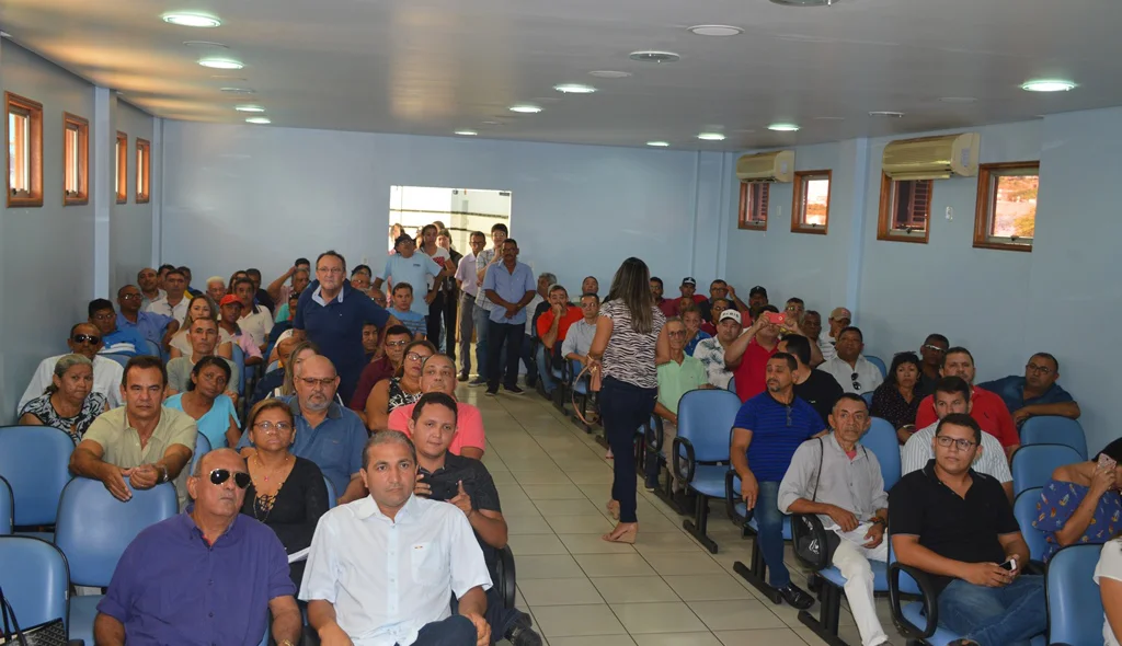 Público lota auditório do Picos Hotel