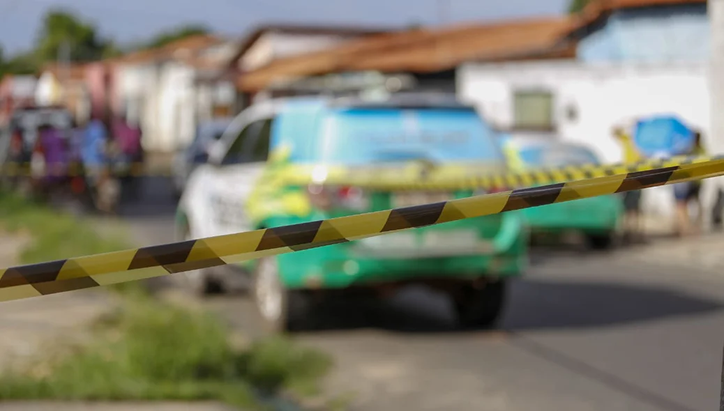Polícia Militar foi acionada para atender a ocorrência e isolou o local do crime