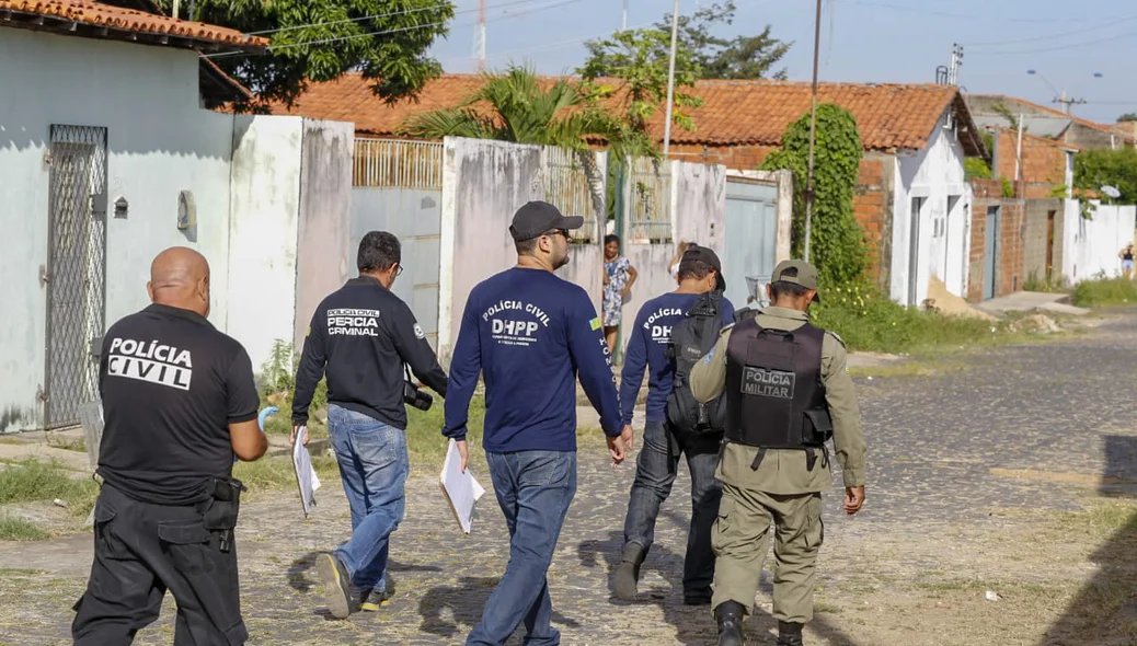 Policiais civil e militar