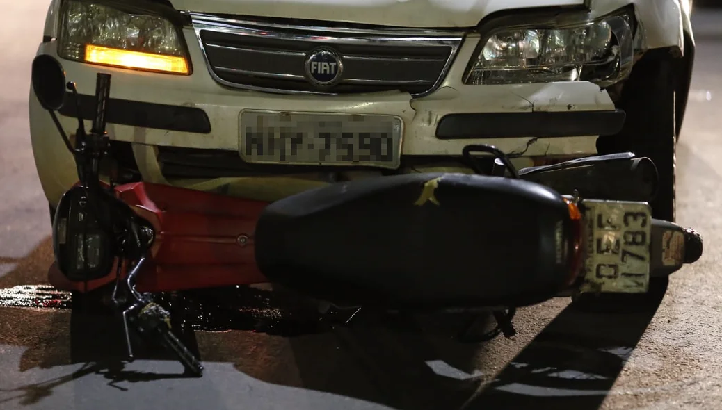 Veículo arrastou a motocicleta