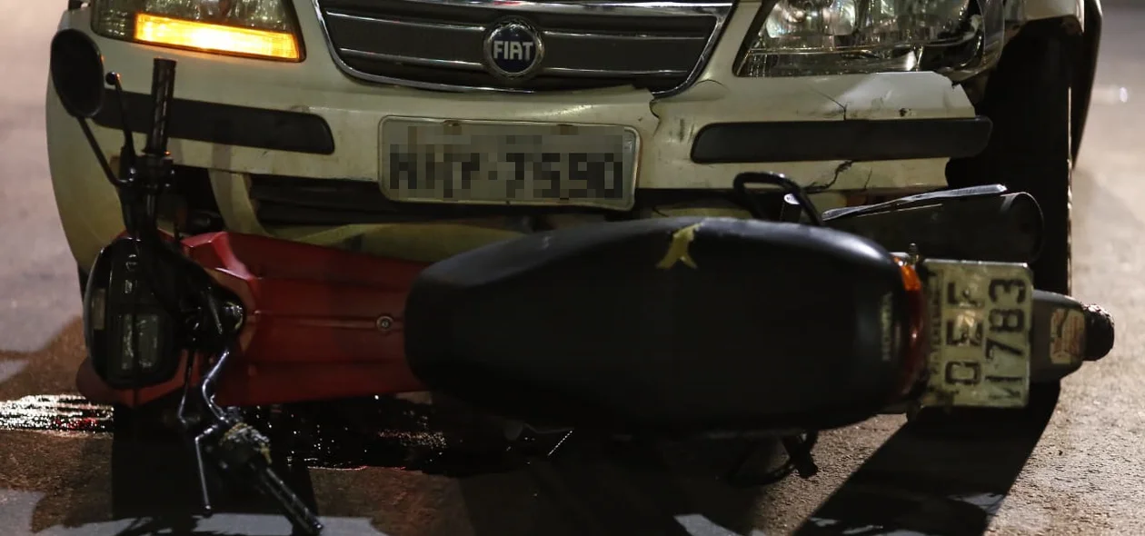Veículo arrastou a motocicleta
