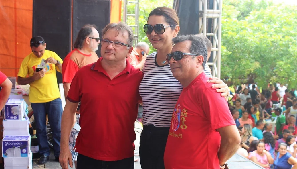Autoridades na festa do trabalhador em Joaquim Pires