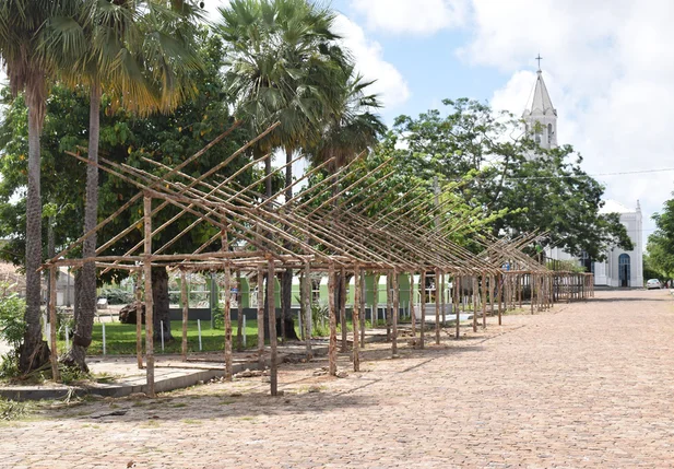 Barracas são construídas para os Festejos de Santo Antônio em Campo Maior