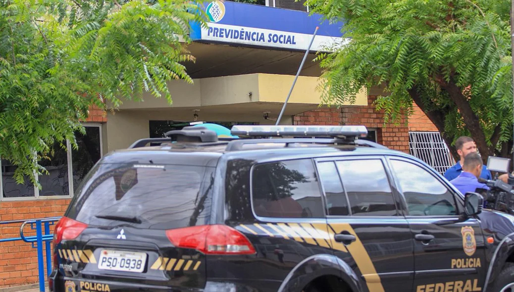 Polícia Federal cumpre mandados no INSS