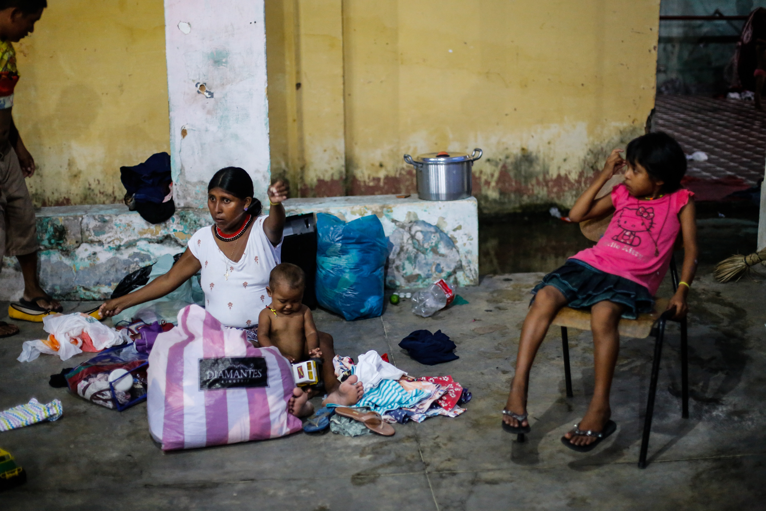 Venezuelanos estão na associação de pescadores