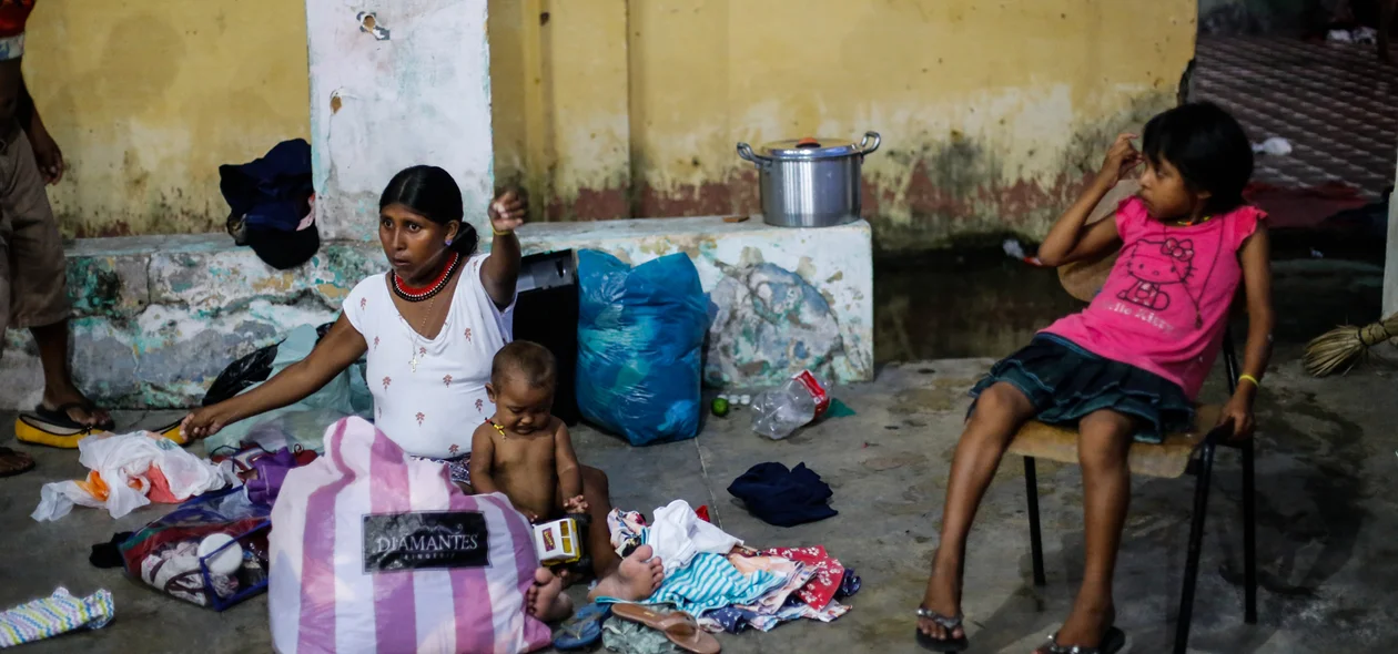 Venezuelanos estão na associação de pescadores