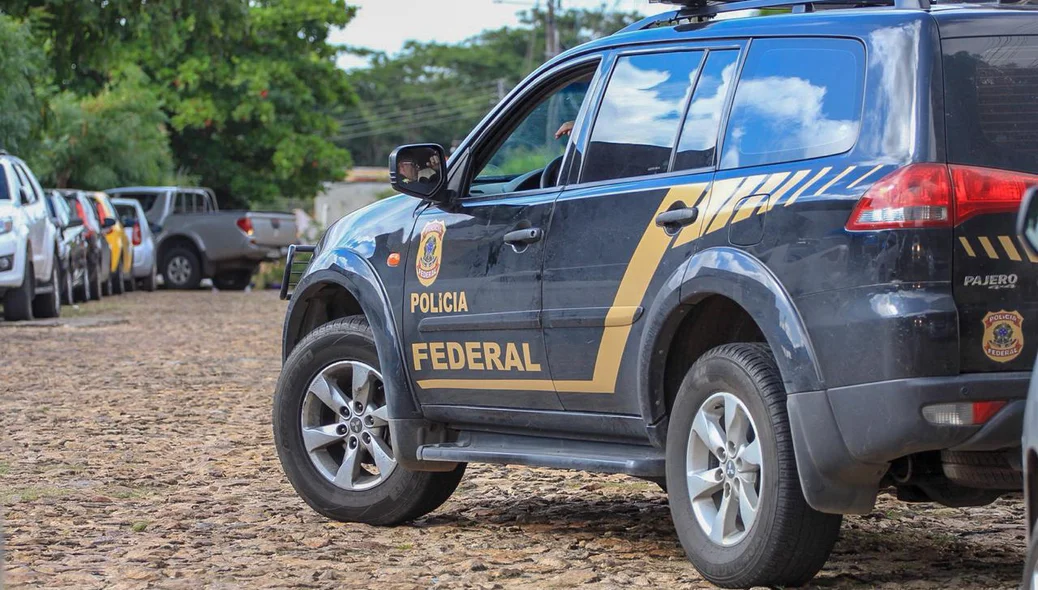 Viatura chega na Polícia Federal em Teresina