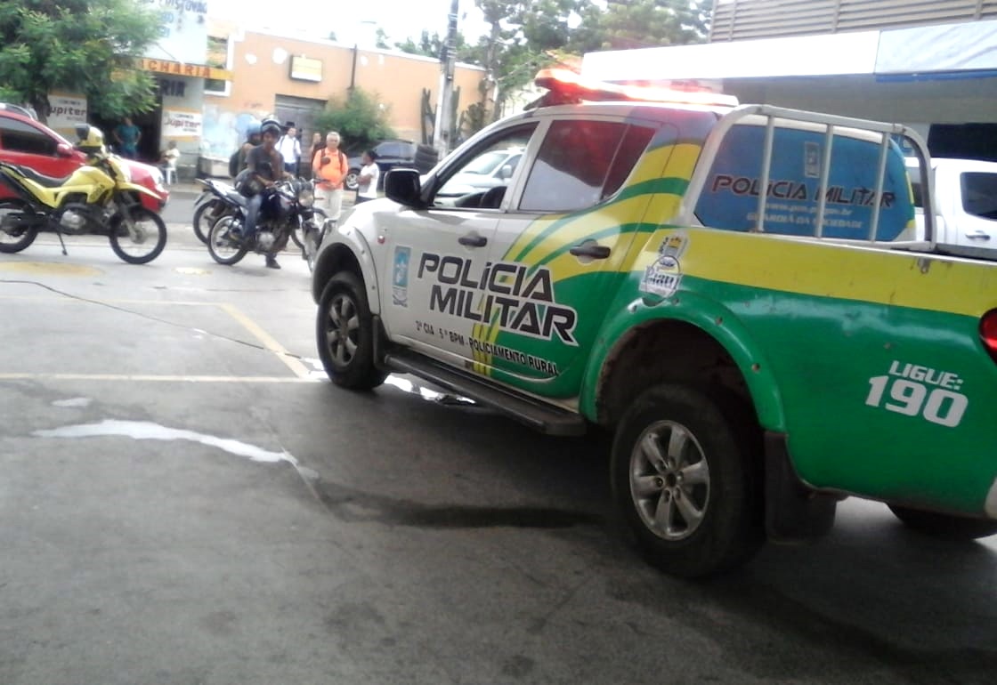 Viatura da Polícia Militar esteve no local