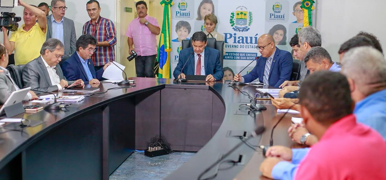 Reunião de Wellington Dias no Palácio de Karnak