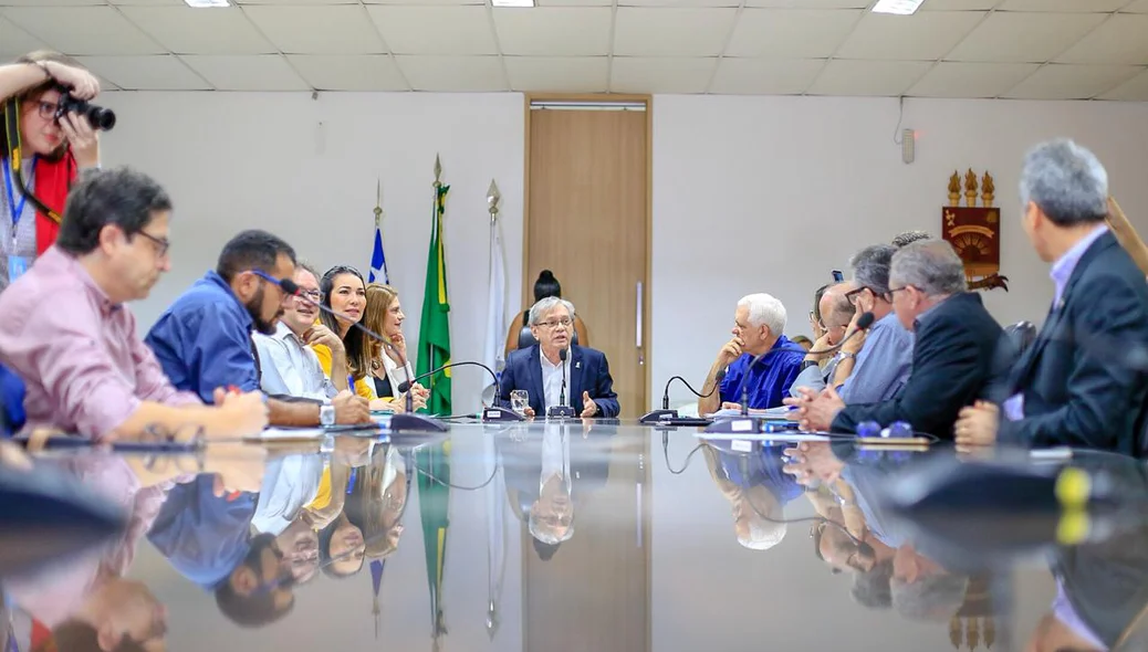Arimatéia Dantas Lopes se reúne com deputados