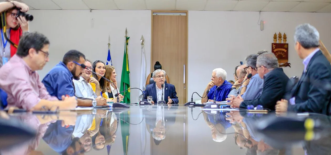 Arimatéia Dantas Lopes se reúne com deputados