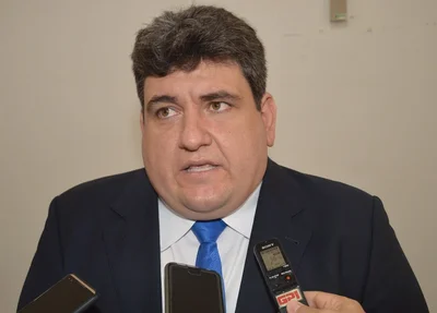 Justiça confirma Hugo Victor na presidência da Câmara