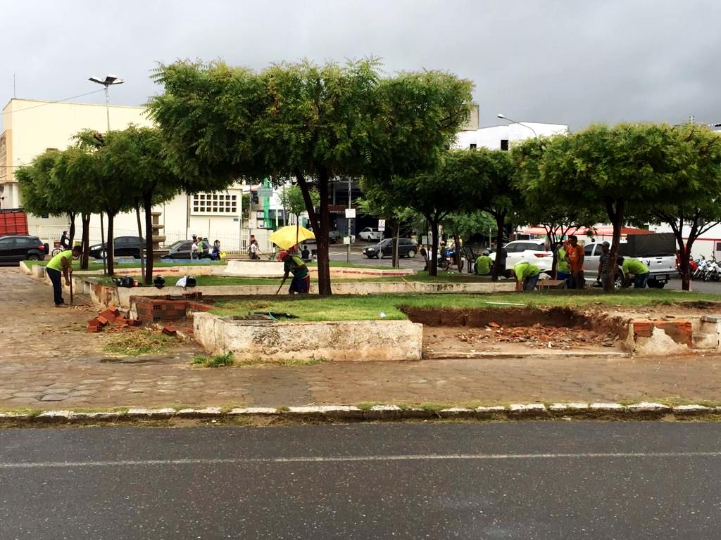 Prefeitura de Picos inicia revitalização de praça