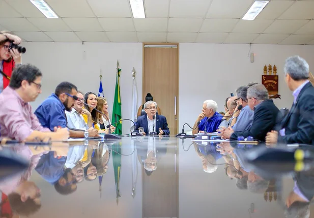 Reunião entre deputados e o reitor da UFPI Arimatéia Dantas Lopes