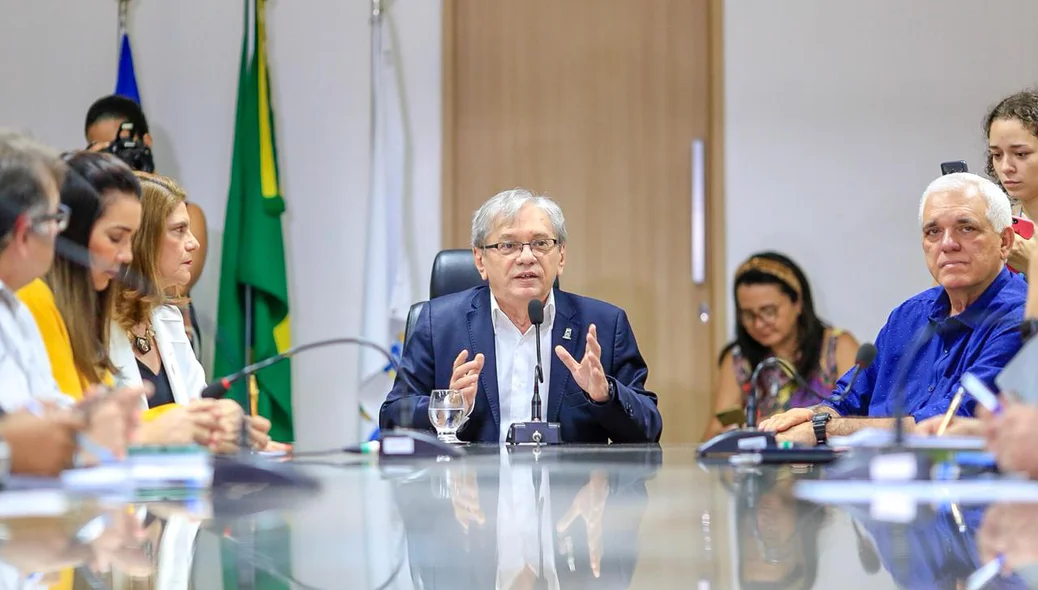 Reunião entre deputados e o reitor José Arimatéia Dantas na UFPI