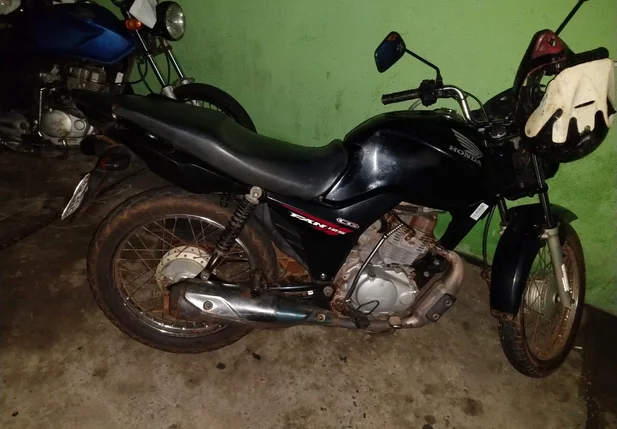 Motocicleta que estava com a dupla