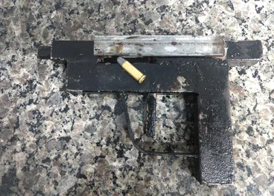 Arma caseira apreendida comos menores
