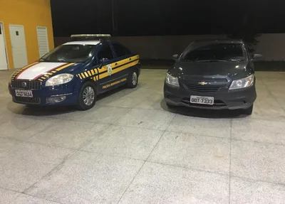 Automóvel é apreendido pela Polícia Rodoviária Federal.
