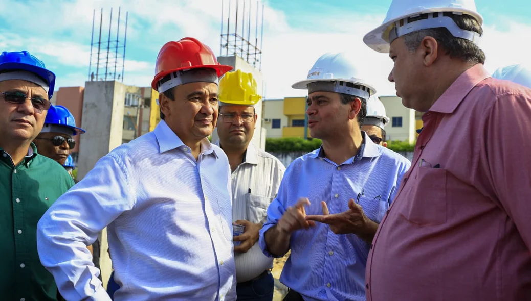 Autoridades participaram da visita 
