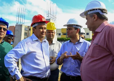 Autoridades participaram da visita 