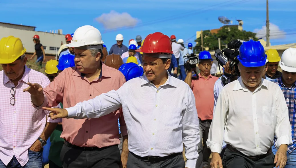 Governador durante visita a obra da nova maternidade