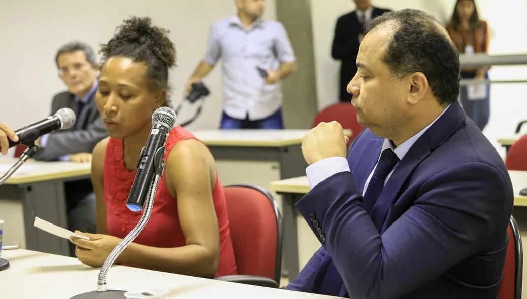 Raimunda e Evaldo Gomes na audiência