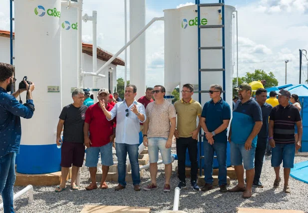 Junior Percy inaugura obra em Buriti dos Lopes