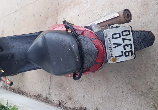 Motocicleta recuperada pela polícia