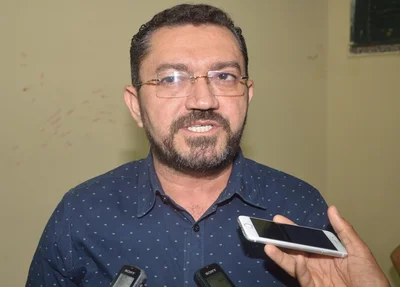 Padre Walmir propõe reajuste salarial aos servidores