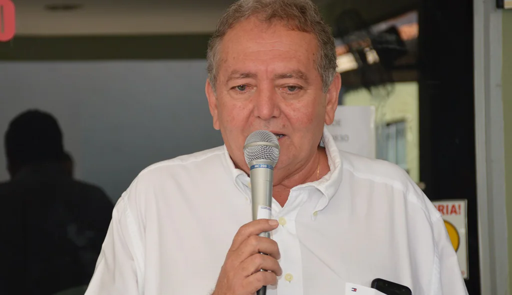 Dr. Júnior anuncia pagamento antecipado dos servidores
