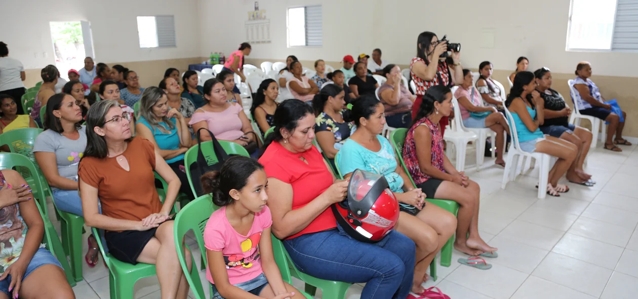 Moradores de Altos durante lançamento do Proerd