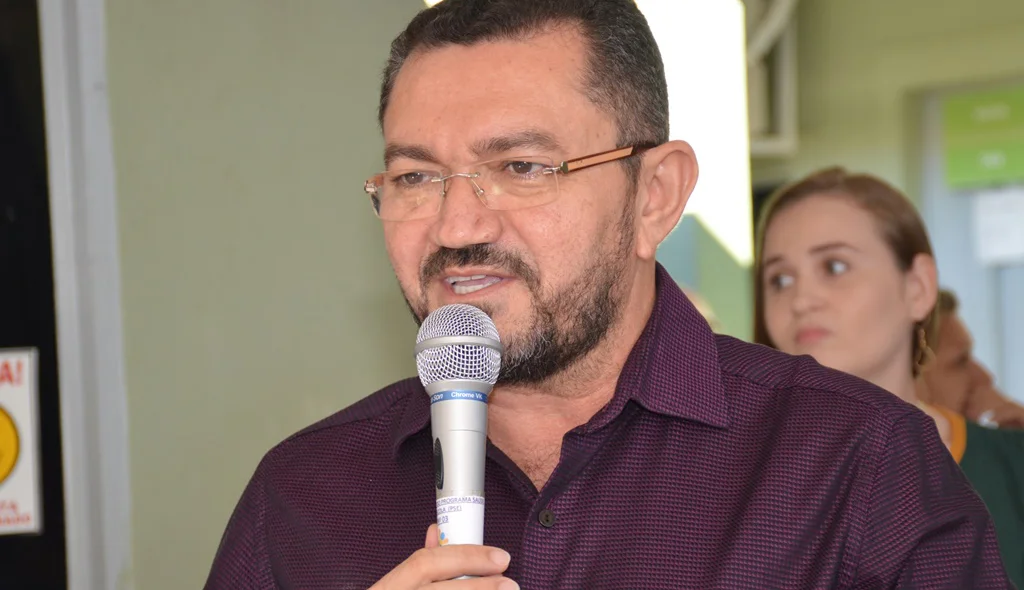 Padre Walmir elogia trabalho de Dr. Júnior na Saúde