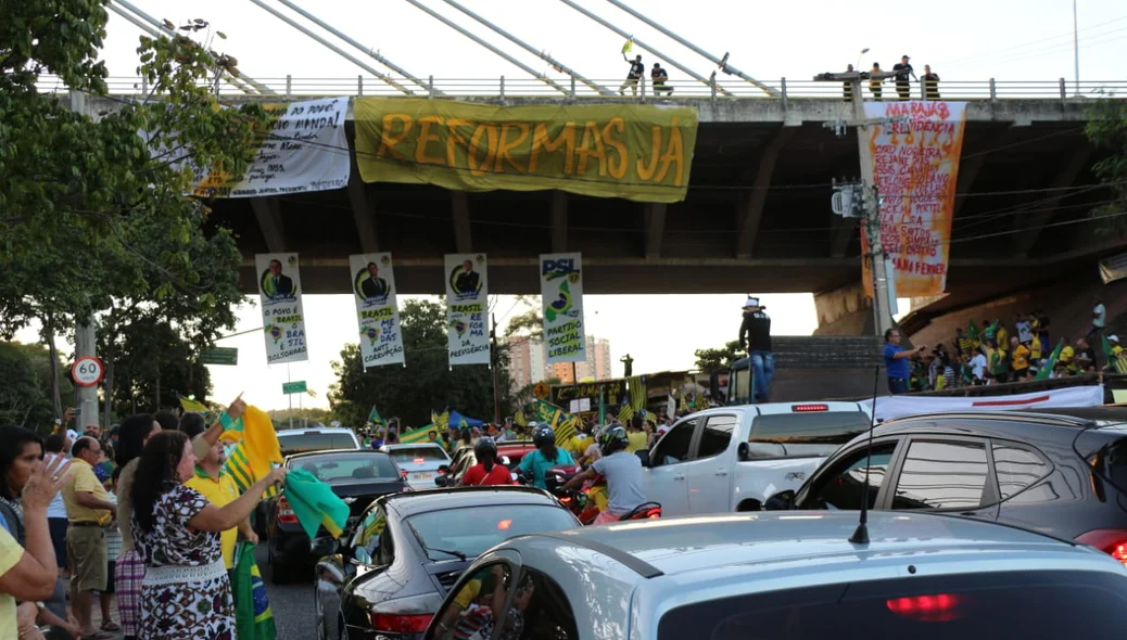 Apoiadores de Bolsonaro realizam ato em Teresina