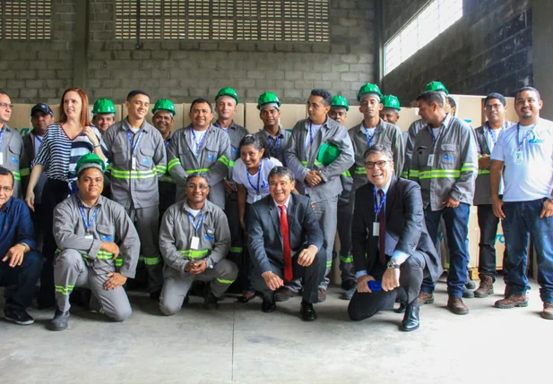Governador Wellington Dias visita sede do Piauí Conectado