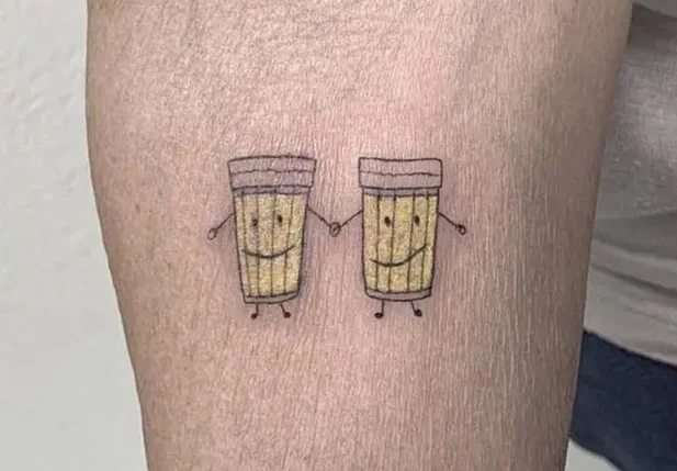 Tatuagem de copo de cerveja