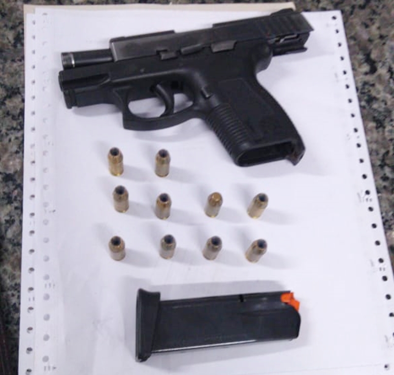 Uma das armas apreendidas