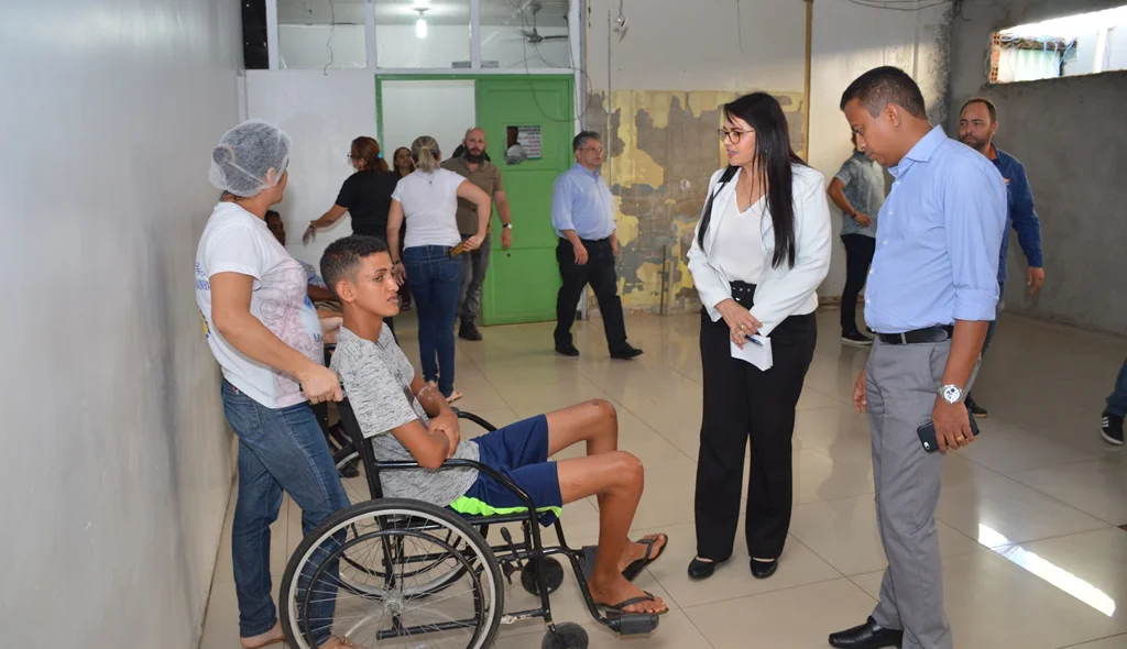 Deputados conversam com paciente