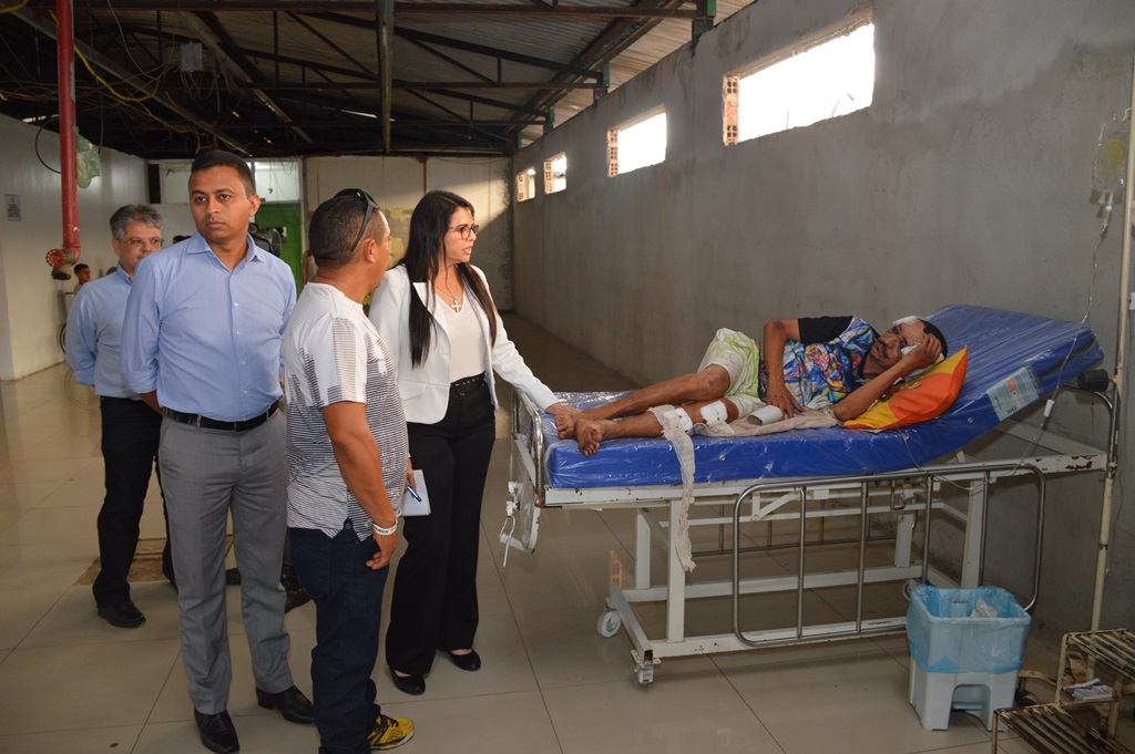 Deputados fazem perguntas a paciente do Hospital Justino Luz