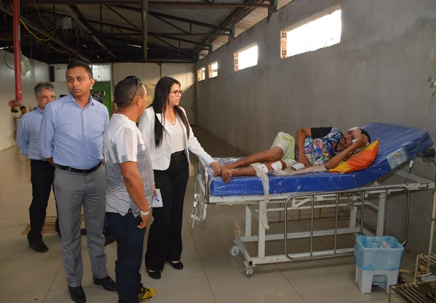 Deputados fazem perguntas a paciente do Hospital Justino Luz
