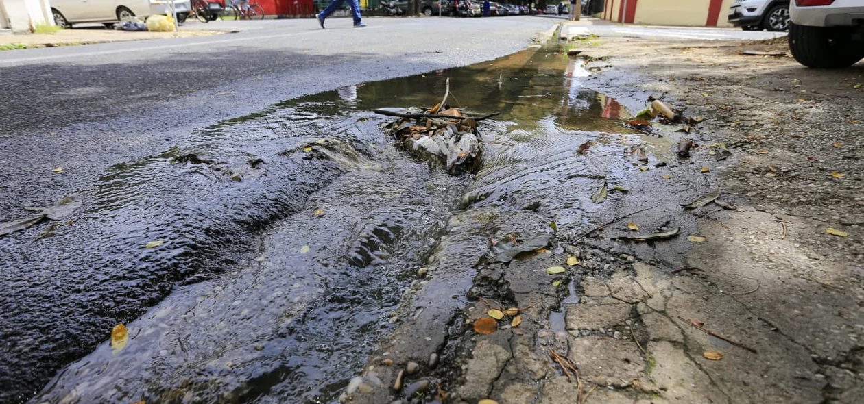 Água acumulada no local