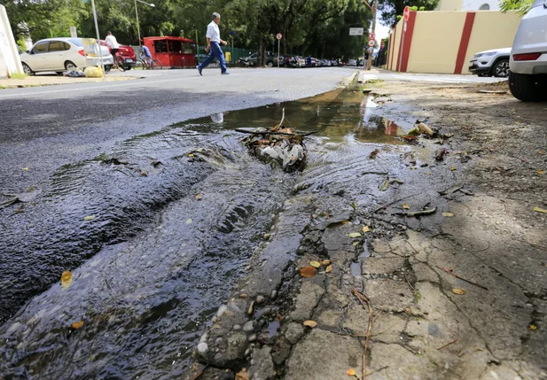 Água acumulada no local