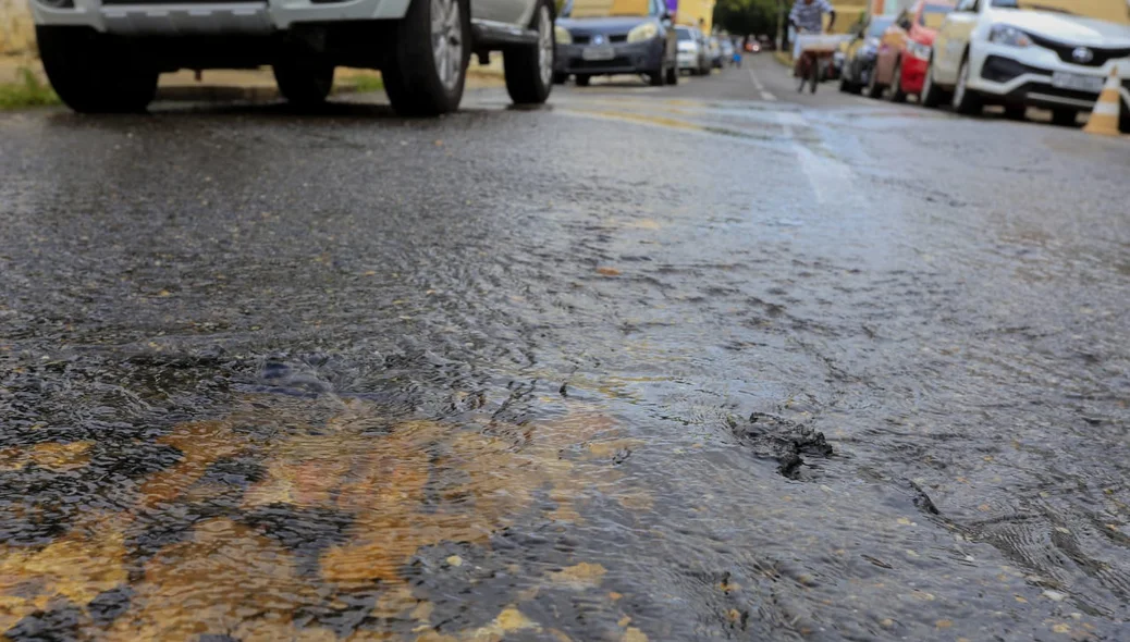 Vazamento de água no Centro de Teresina