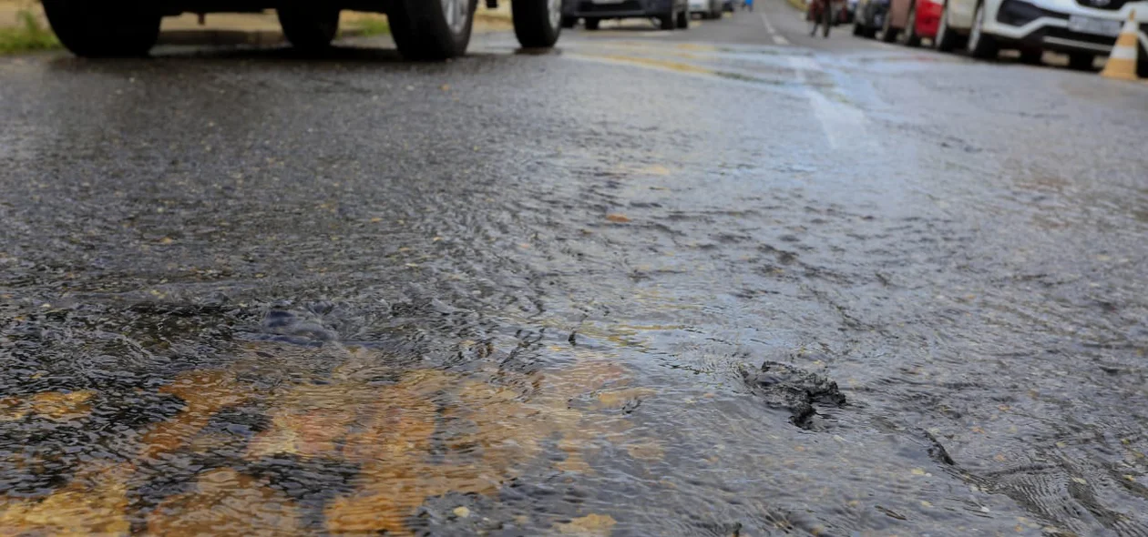 Vazamento de água no Centro de Teresina