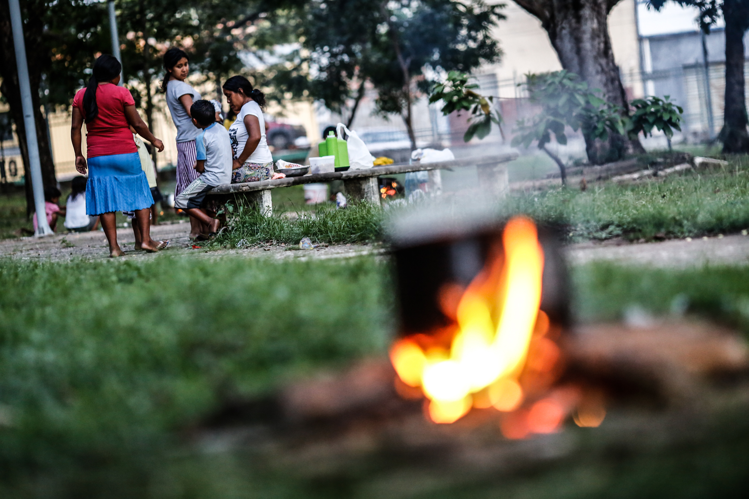 Venezuelanos na praça Saraiva em Teresina 