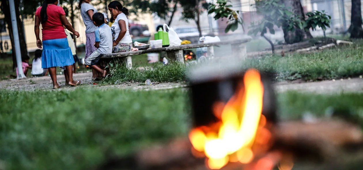 Venezuelanos na praça Saraiva em Teresina 