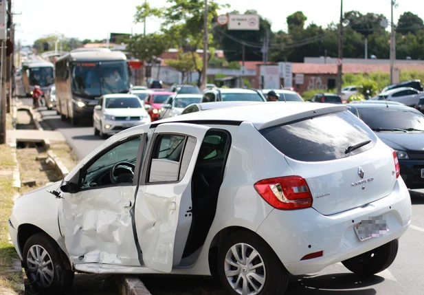 Mulher morre após acidente na Avenida Presidente Kennedy