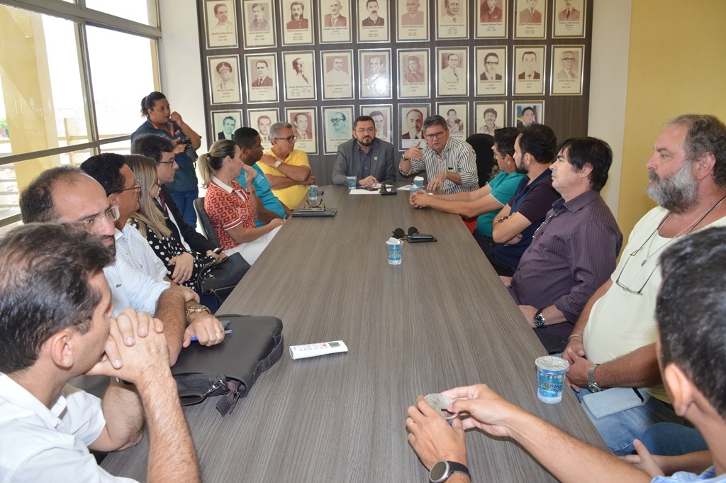 Reunião contou com a presença de autoridades e empresários