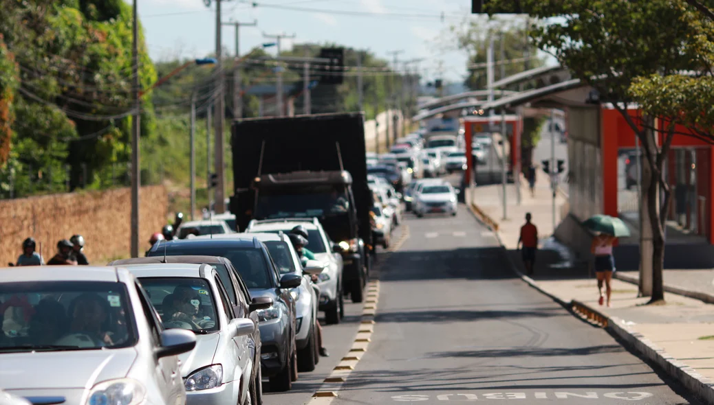 Trânsito na Avenida Presidente Kennedy em Teresina